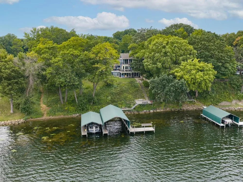 1310 Spruce Place Orono, MN 55364