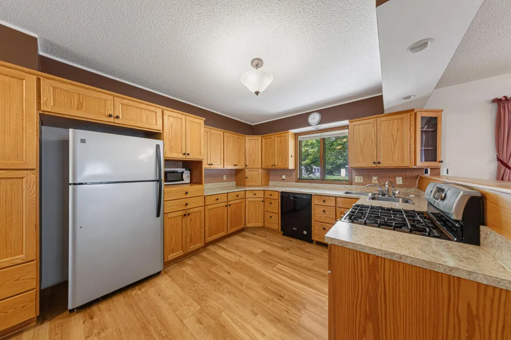 556 Karmil Place Gaylord, MN 55334