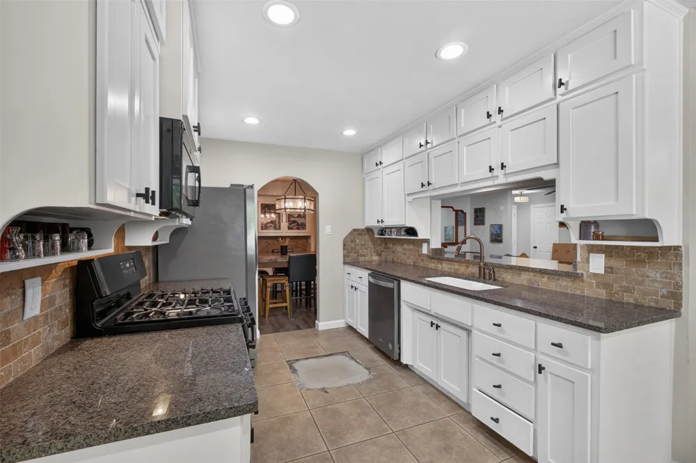 4509 Starlight Drive Haltom City, TX 76117