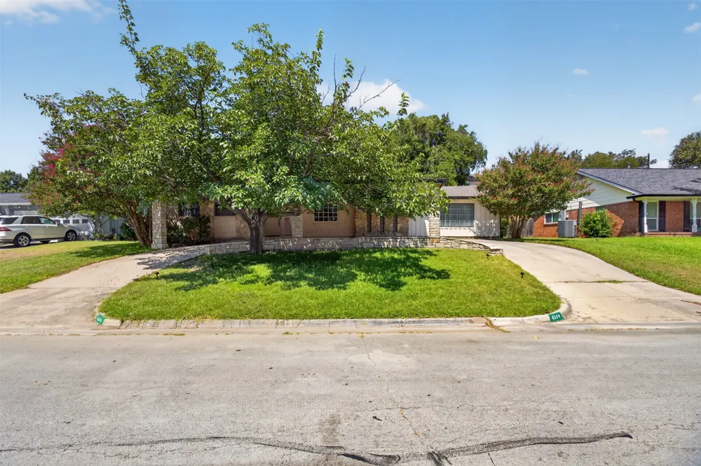 4509 Starlight Drive Haltom City, TX 76117