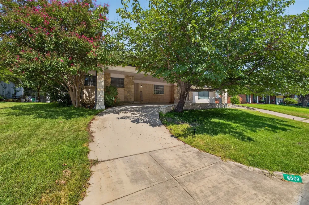 4509 Starlight Drive Haltom City, TX 76117