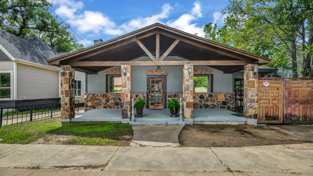 900 E Hubbard Street Mineral Wells, TX 76067