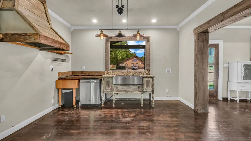 900 E Hubbard Street Mineral Wells, TX 76067