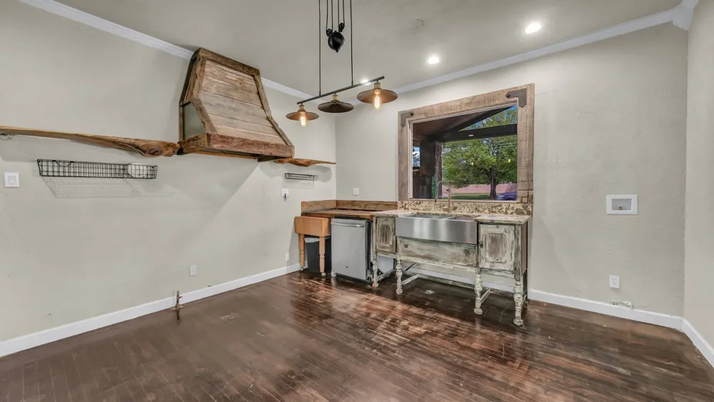 900 E Hubbard Street Mineral Wells, TX 76067