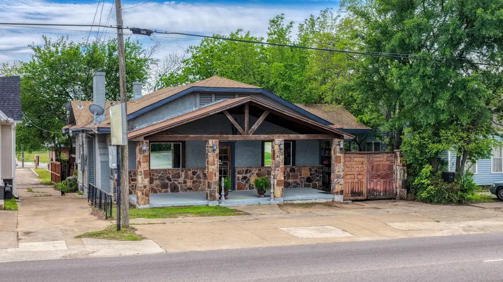 900 E Hubbard Street Mineral Wells, TX 76067