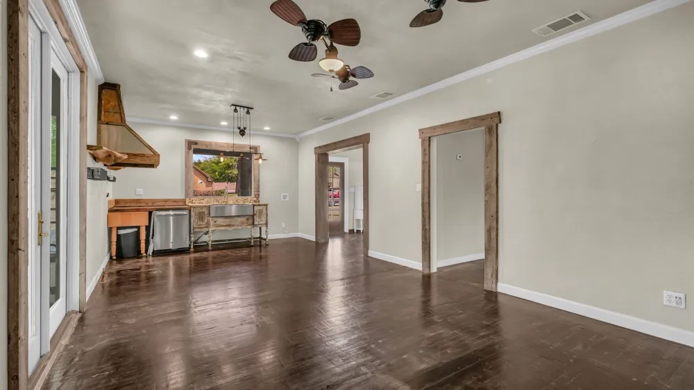 900 E Hubbard Street Mineral Wells, TX 76067