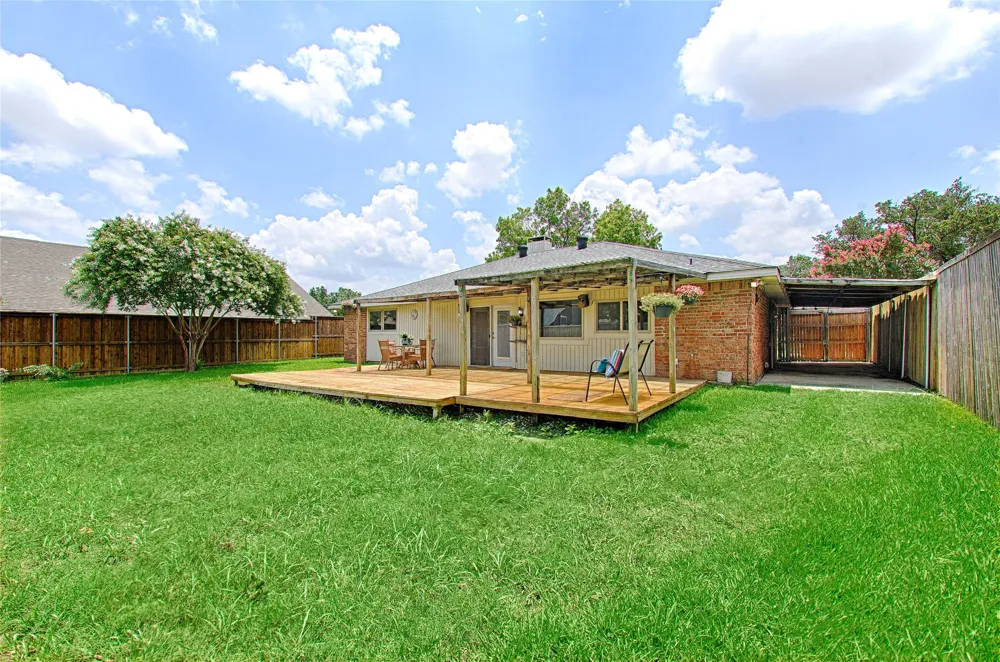2511 Via Avenida Carrollton, TX 75006