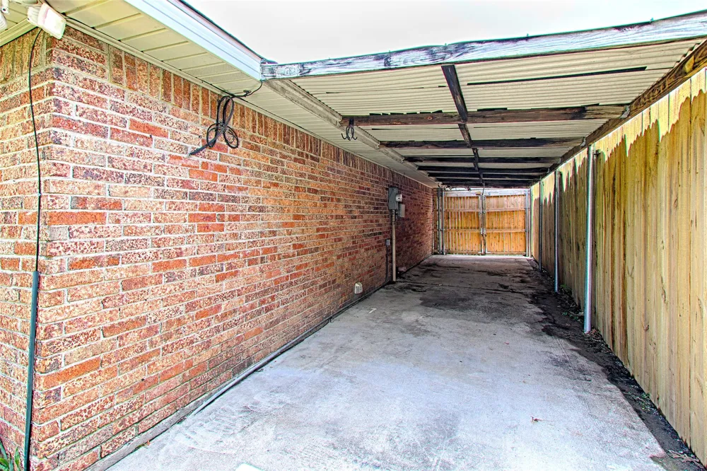 2511 Via Avenida Carrollton, TX 75006