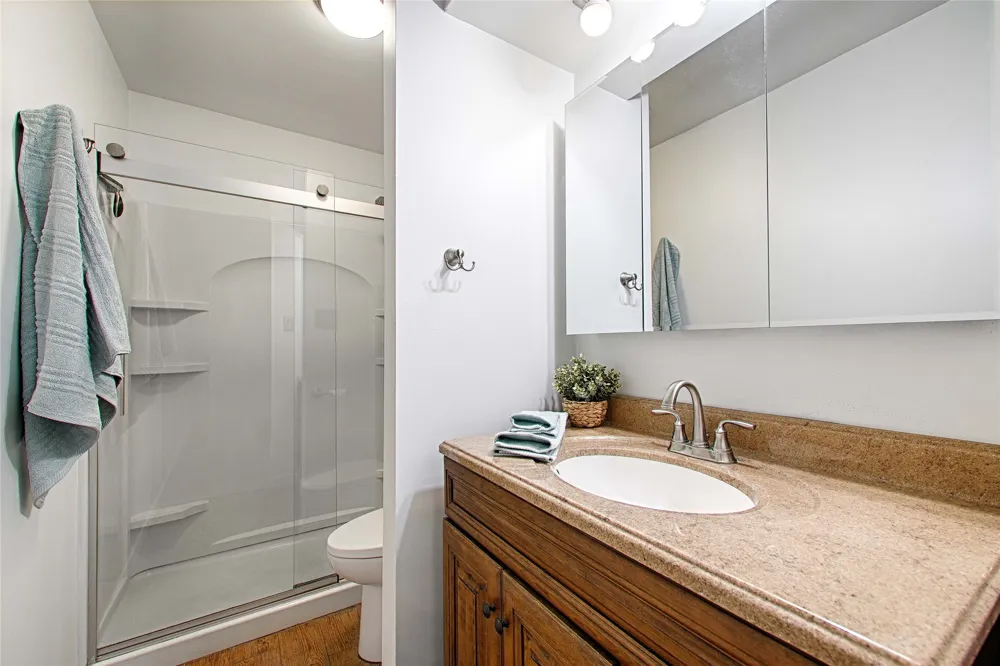 2511 Via Avenida Carrollton, TX 75006