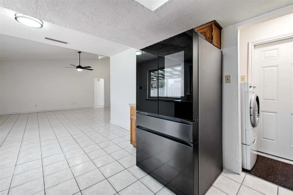 2511 Via Avenida Carrollton, TX 75006