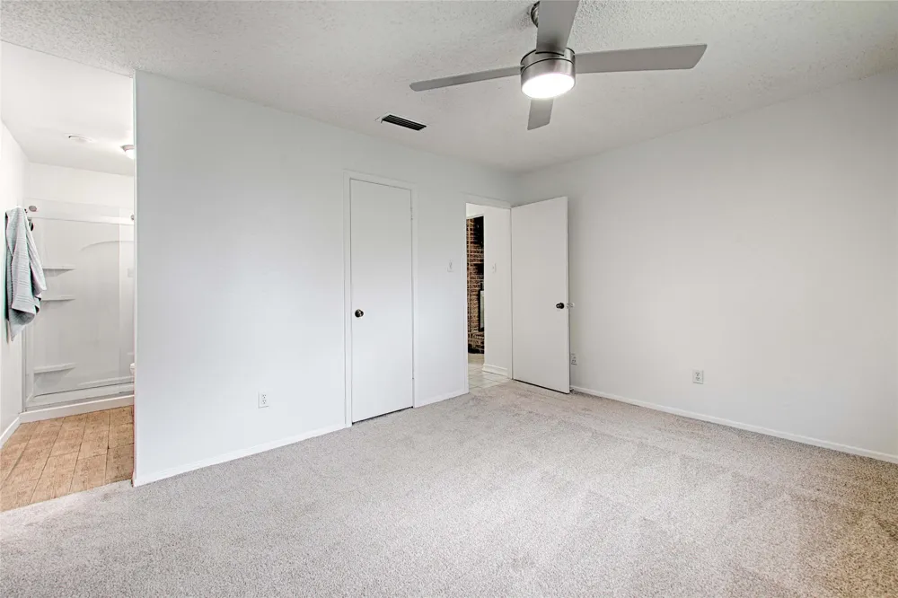 2511 Via Avenida Carrollton, TX 75006