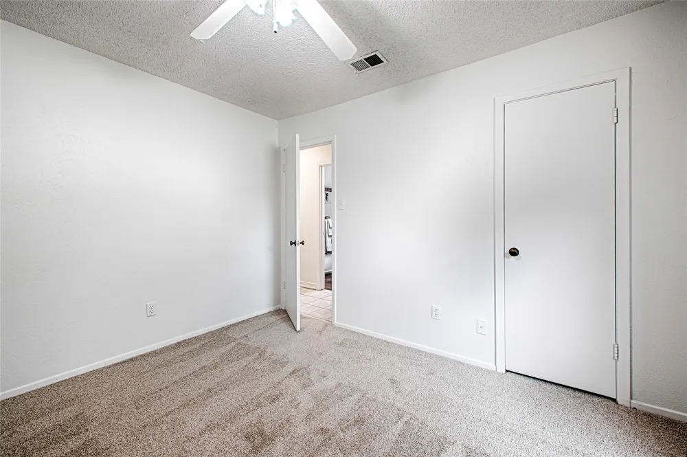 2511 Via Avenida Carrollton, TX 75006