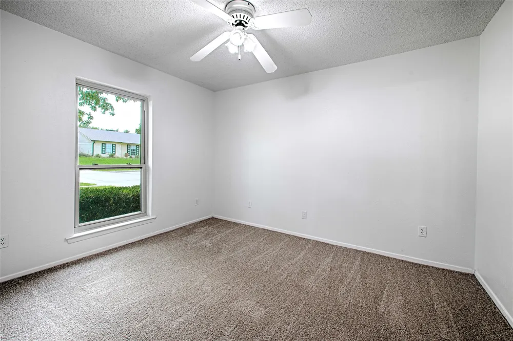 2511 Via Avenida Carrollton, TX 75006