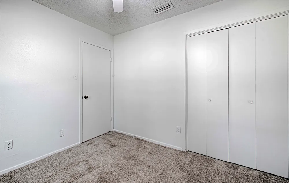 2511 Via Avenida Carrollton, TX 75006