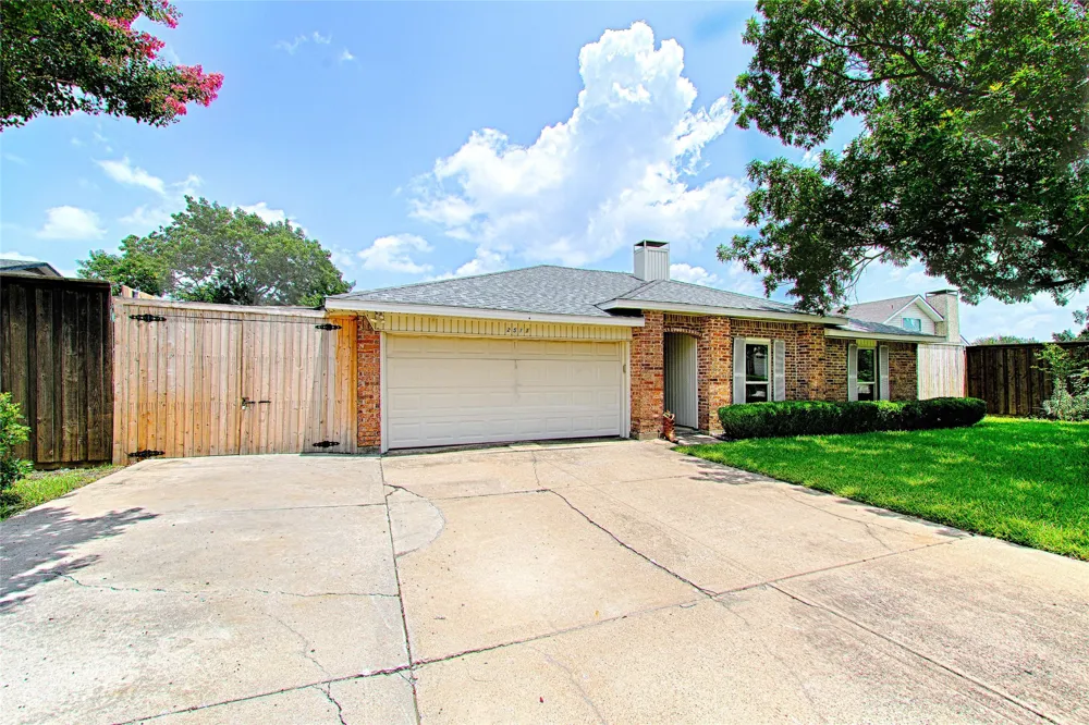 2511 Via Avenida Carrollton, TX 75006