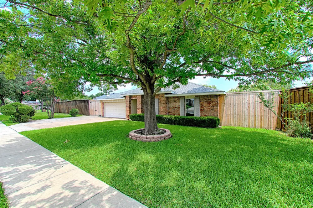 2511 Via Avenida Carrollton, TX 75006