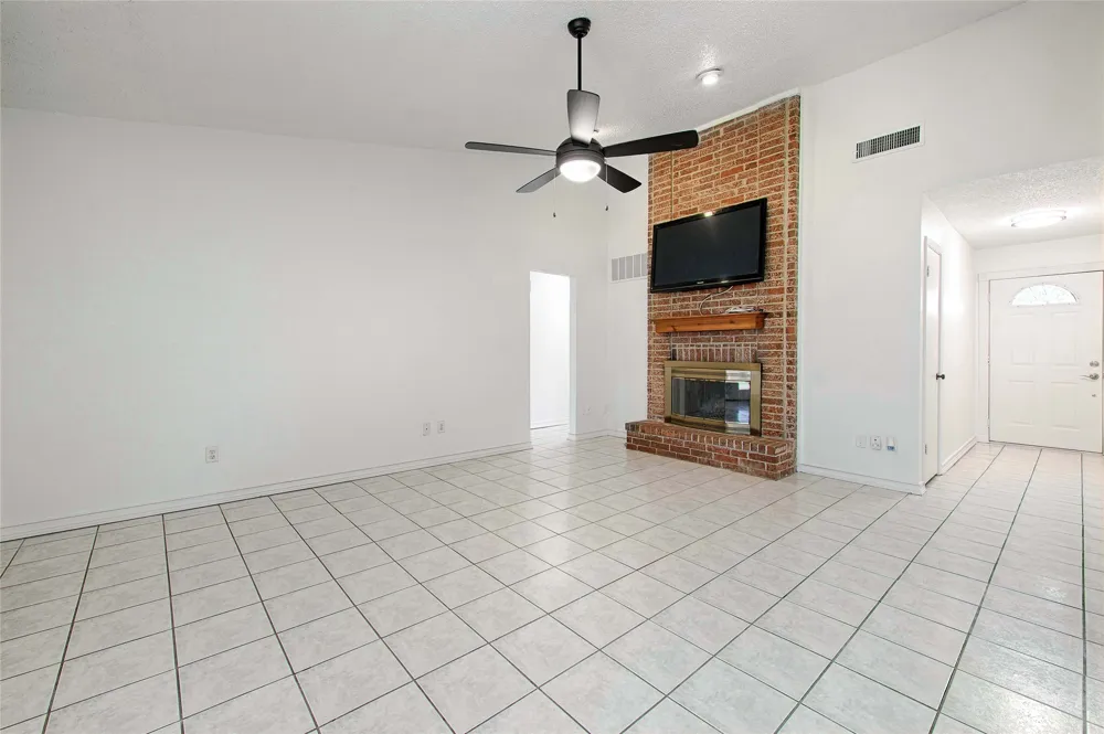 2511 Via Avenida Carrollton, TX 75006