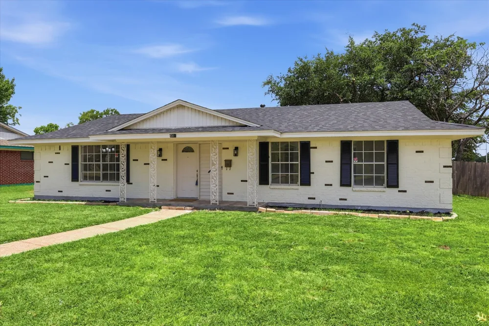 3301 Hillsdale Lane Garland, TX 75042