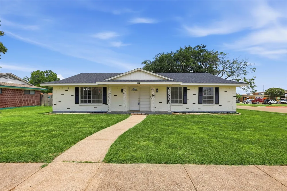 3301 Hillsdale Lane Garland, TX 75042