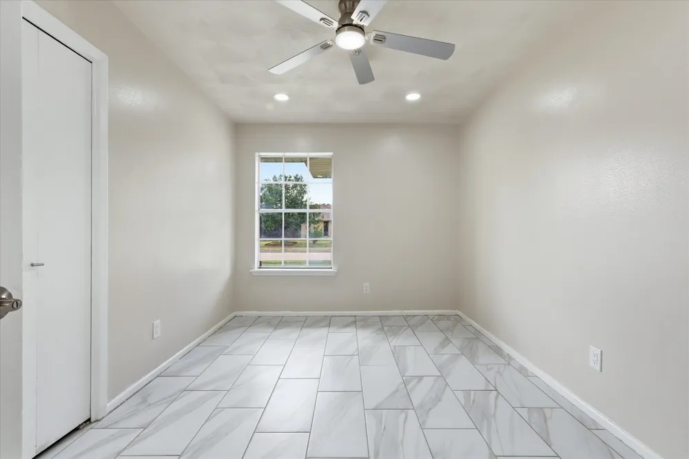 3301 Hillsdale Lane Garland, TX 75042