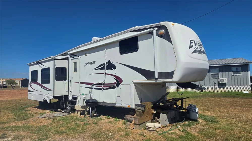 164 Sturgeon Palacios, TX 77465