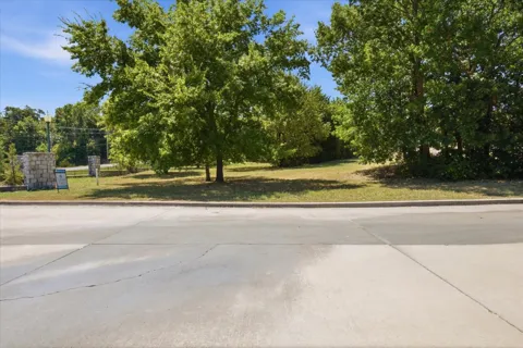 Cobblestone Drive