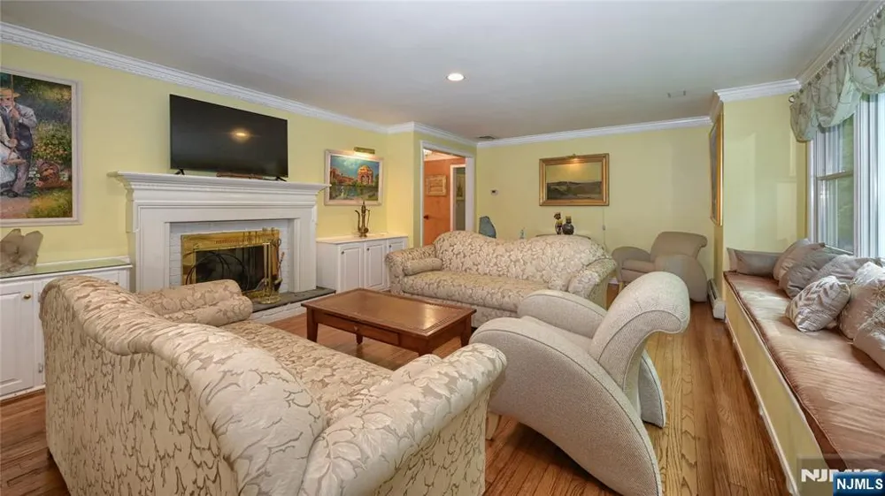 460 Laurel Lane Kinnelonugh, NJ 07405