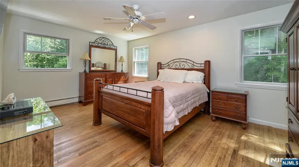 460 Laurel Lane Kinnelonugh, NJ 07405