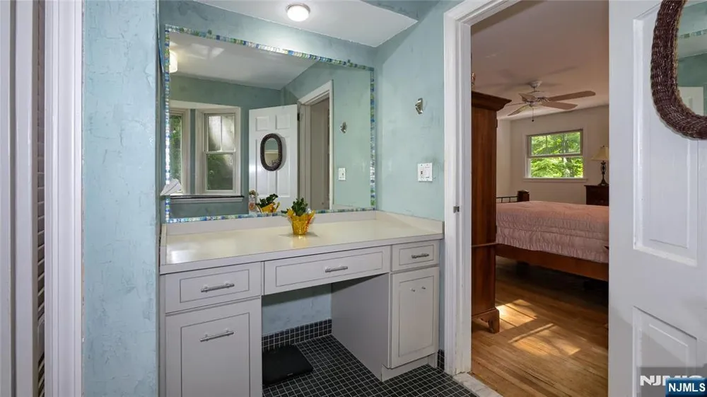 460 Laurel Lane Kinnelonugh, NJ 07405