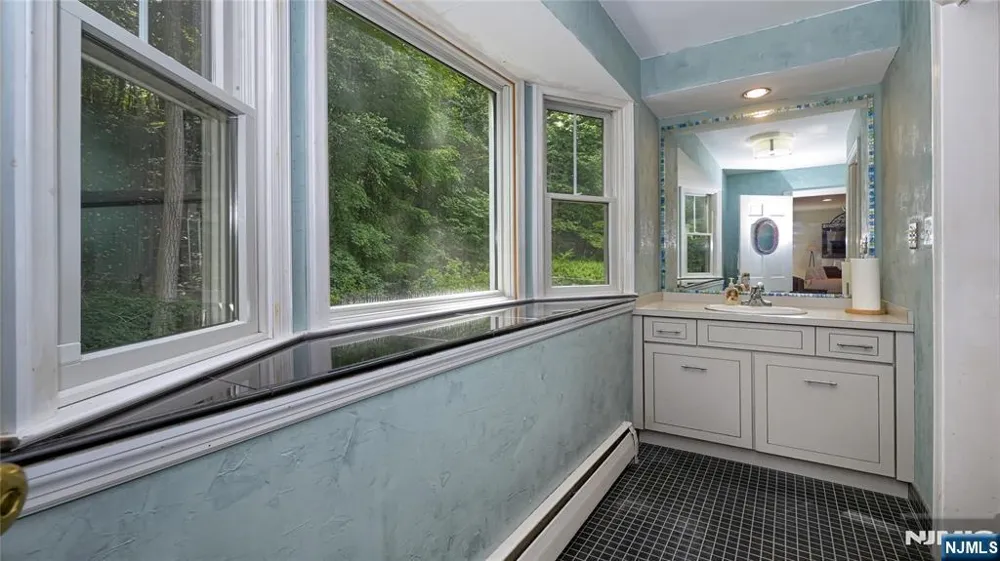 460 Laurel Lane Kinnelonugh, NJ 07405