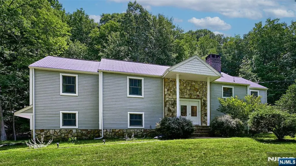 460 Laurel Lane Kinnelonugh, NJ 07405