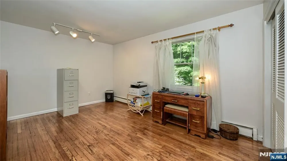 460 Laurel Lane Kinnelonugh, NJ 07405