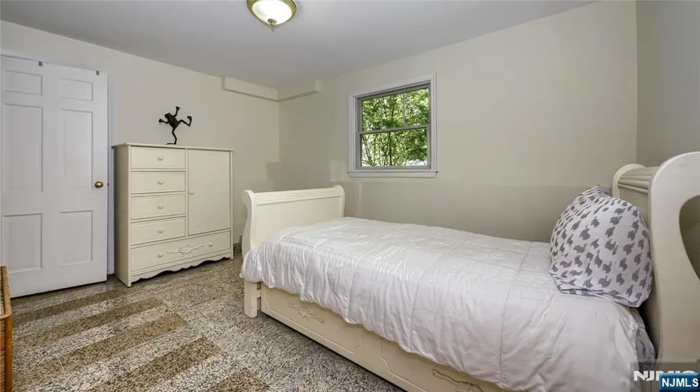 460 Laurel Lane Kinnelonugh, NJ 07405