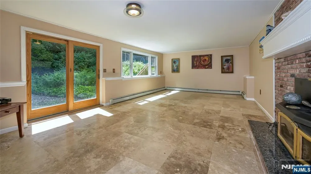 460 Laurel Lane Kinnelonugh, NJ 07405