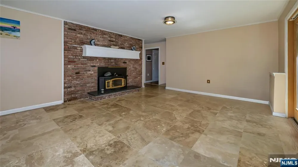 460 Laurel Lane Kinnelonugh, NJ 07405