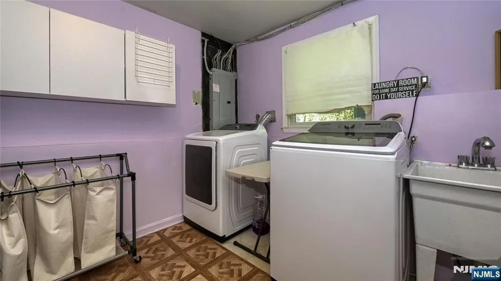 460 Laurel Lane Kinnelonugh, NJ 07405
