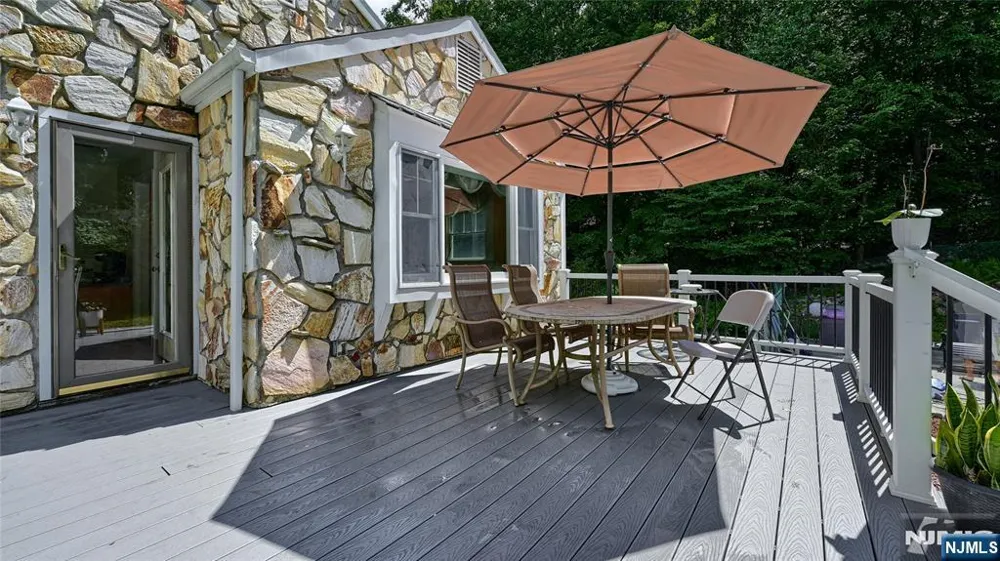 460 Laurel Lane Kinnelonugh, NJ 07405