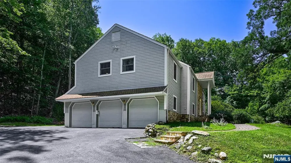 460 Laurel Lane Kinnelonugh, NJ 07405