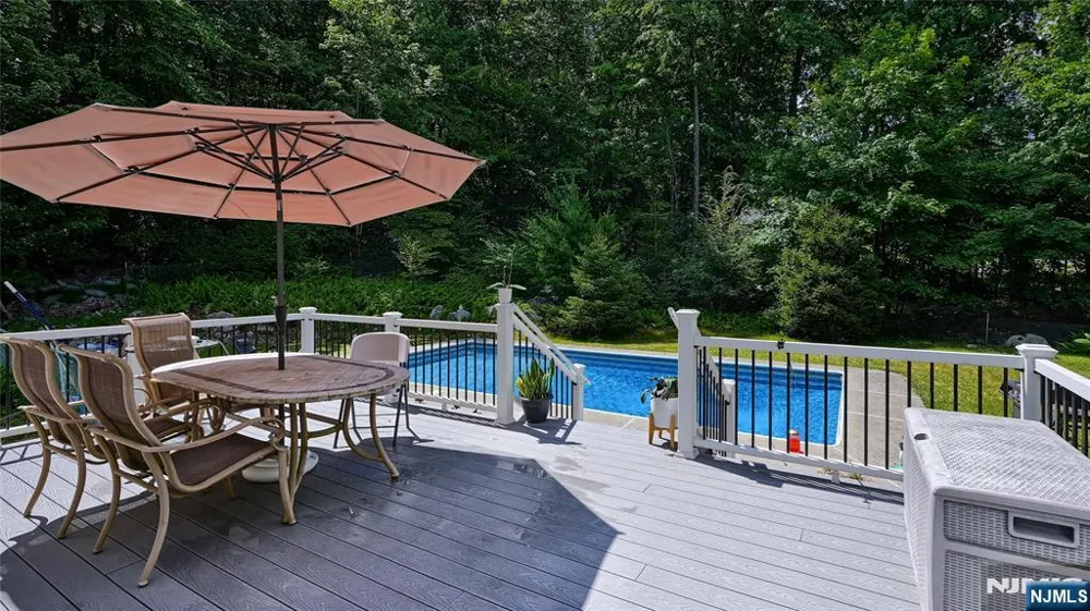 460 Laurel Lane Kinnelonugh, NJ 07405