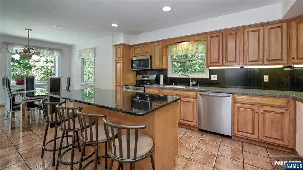 460 Laurel Lane Kinnelonugh, NJ 07405