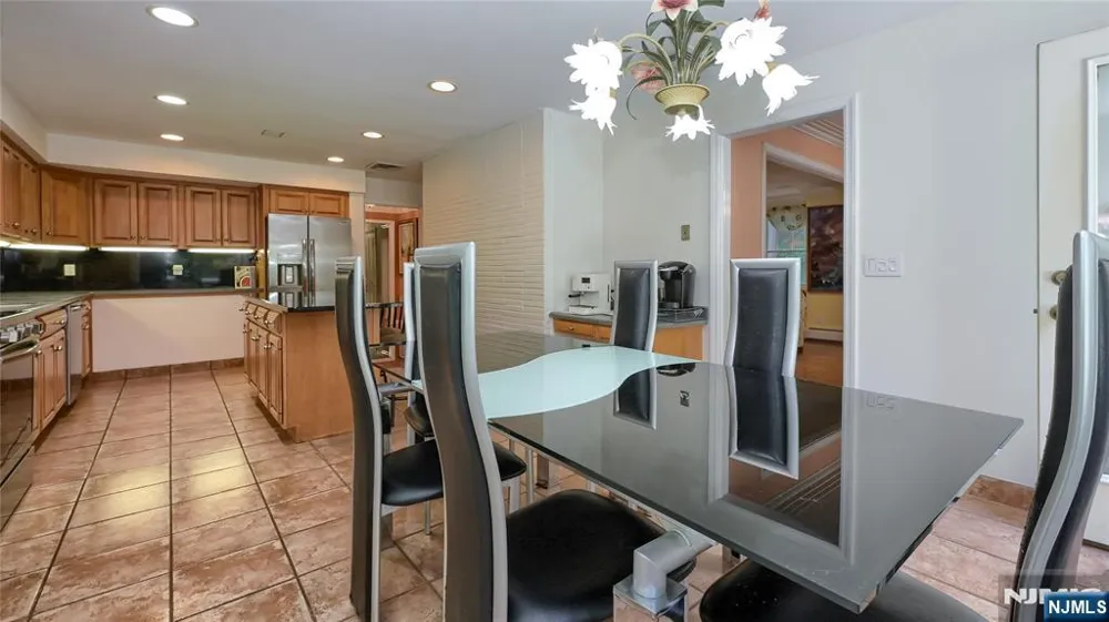 460 Laurel Lane Kinnelonugh, NJ 07405