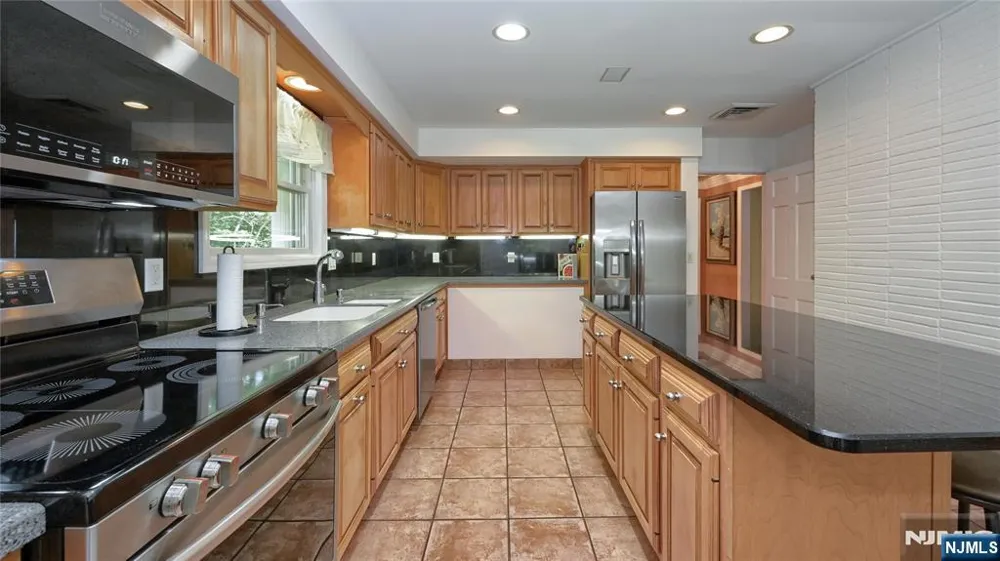 460 Laurel Lane Kinnelonugh, NJ 07405