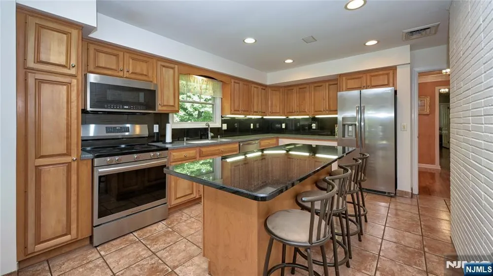 460 Laurel Lane Kinnelonugh, NJ 07405