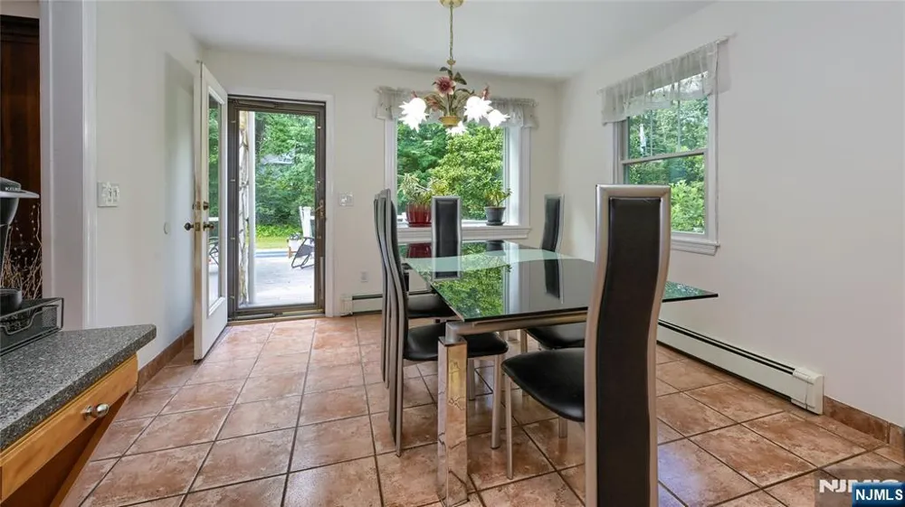 460 Laurel Lane Kinnelonugh, NJ 07405
