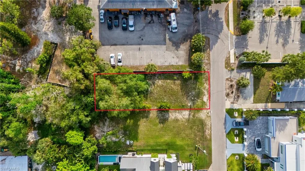 2960 Coco Avenue Naples, FL 34112