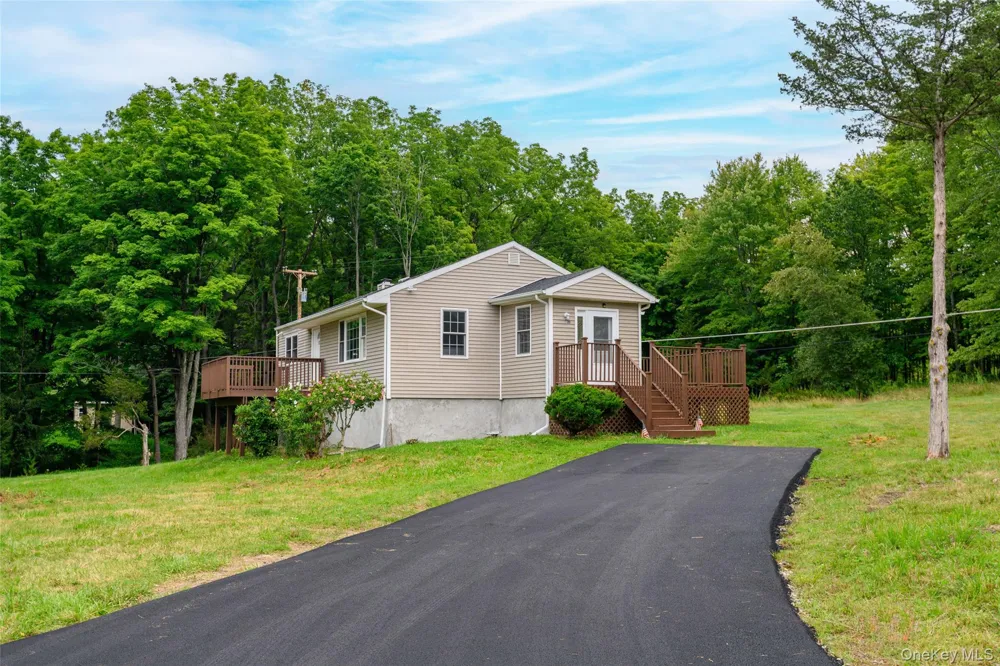20 Townsend Extension Poughquag, NY 12540
