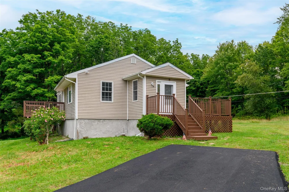 20 Townsend Extension Poughquag, NY 12540