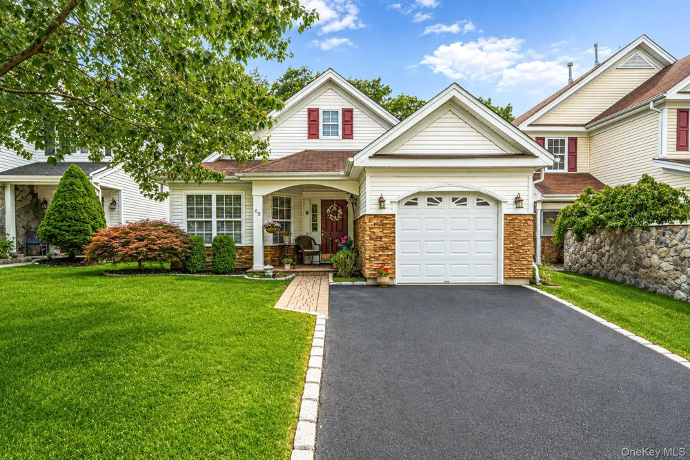 63 Madison Circle Middle Island, NY 11953