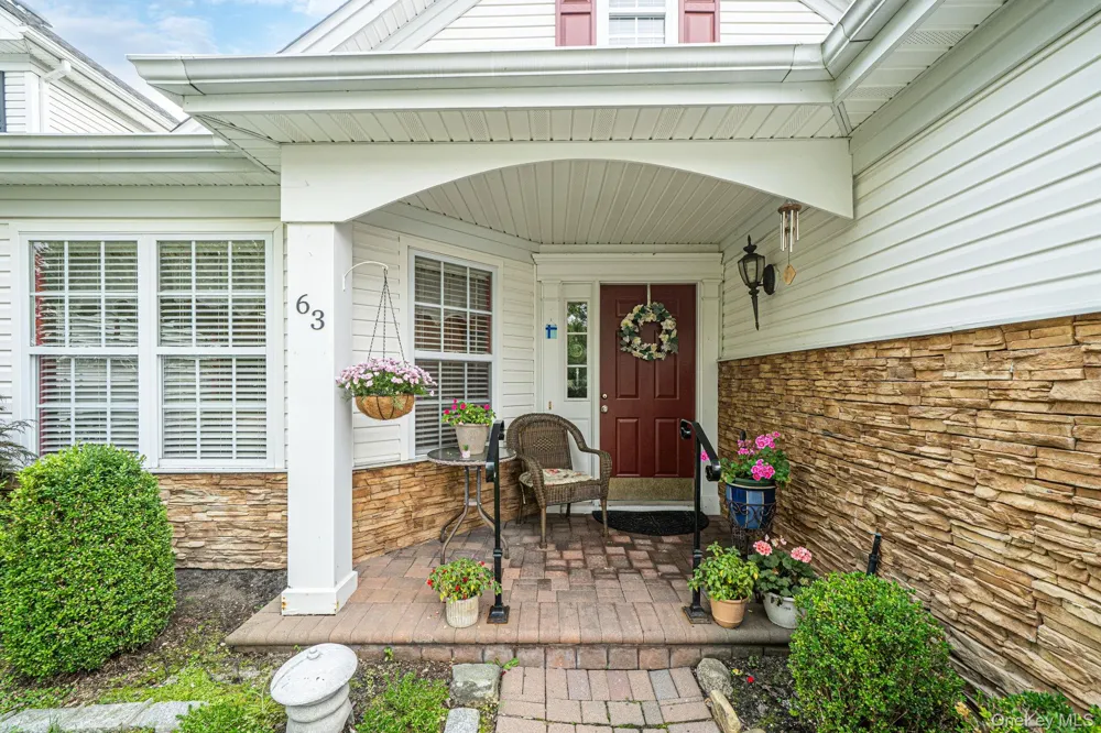 63 Madison Circle Middle Island, NY 11953
