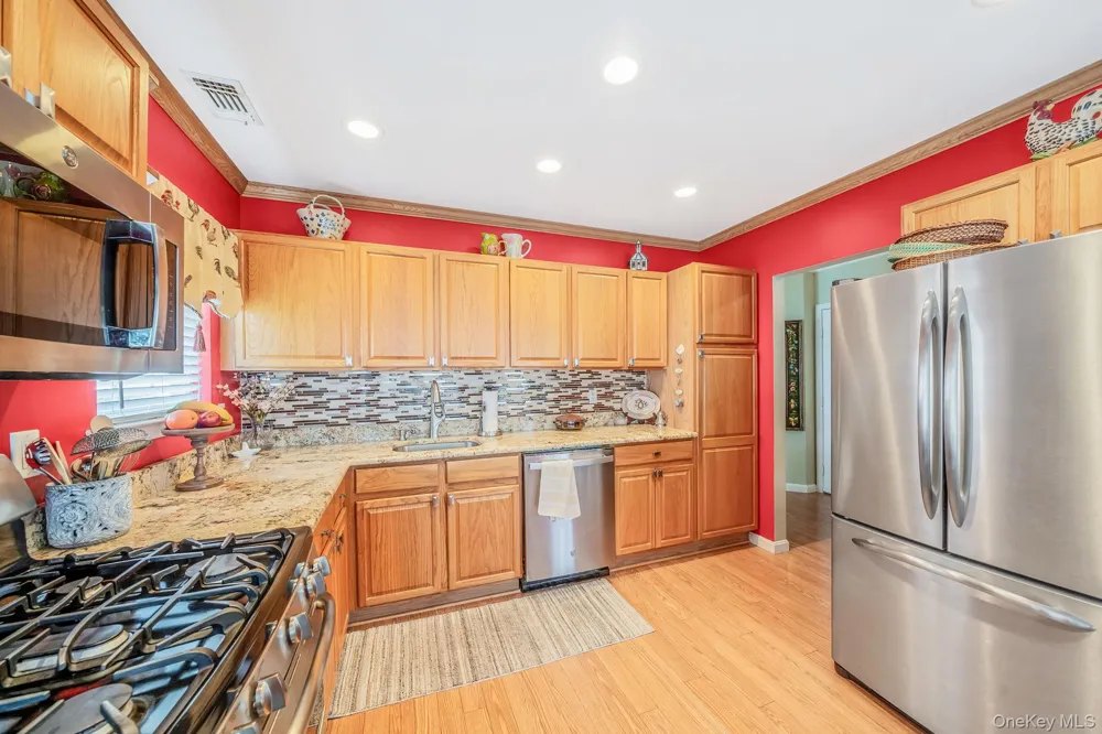 63 Madison Circle Middle Island, NY 11953